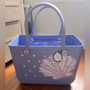 BOGG BAG Purple Tote with Shell Design. NWT